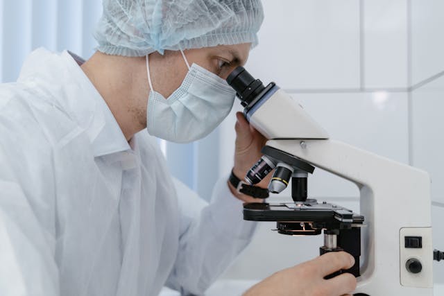 Pharmaceutical lab with students